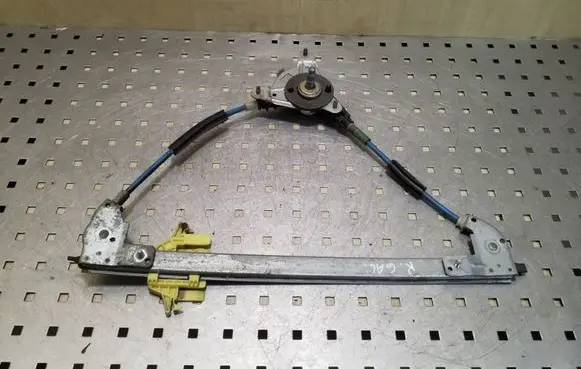Rear door manual window regulator
