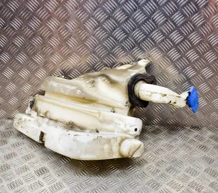 Windshield washer fluid reservoir/tank