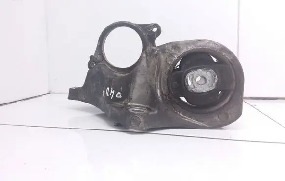 Peugeot 407 Engine mounting bracket 96133053