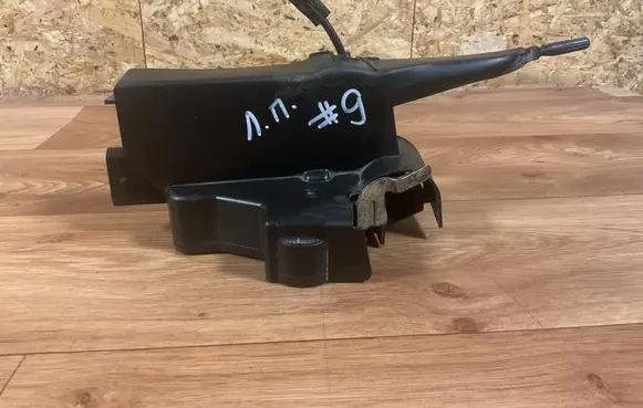 Mercedes-Benz ML W163 Front door lock A1637202935