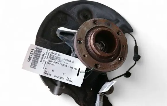 Peugeot 5008 II Front wheel hub spindle knuckle 1647857080