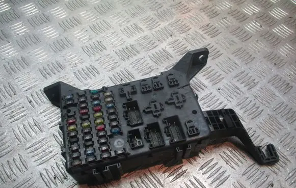 Ford Mondeo Mk III High voltage junction box 1S7T-14A073-AE
