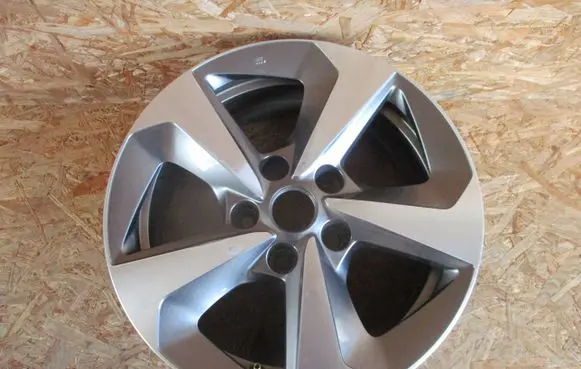 R16 alloy rim