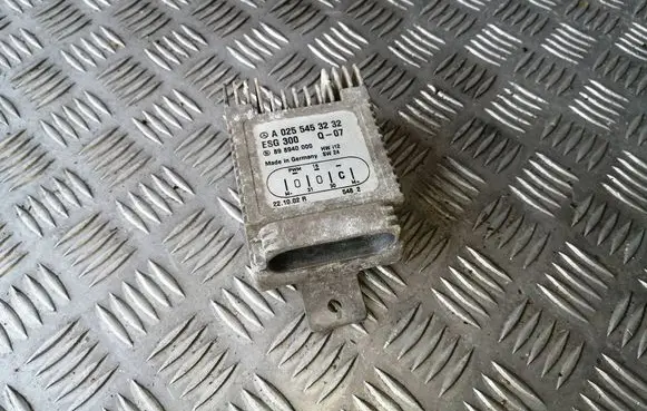 Mercedes-Benz A W168 Coolant fan relay A0255453232 898940000