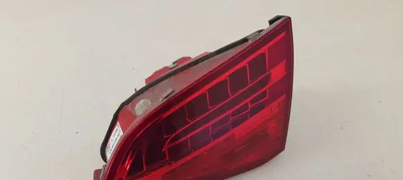 Tailgate rear/tail lights