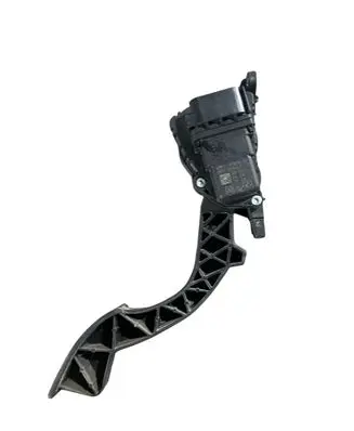 Accelerator throttle pedal