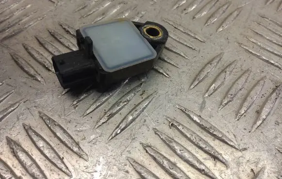 Hyundai i30 Airbag deployment crash/impact sensor 95930-A6000