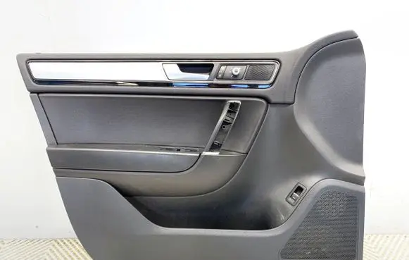 Volkswagen Touareg II Front door card panel trim 