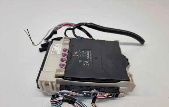 Toyota RAV 4 (XA50) Fuse box set 8922142331