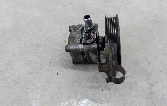 Volvo V70 Power steering pump 