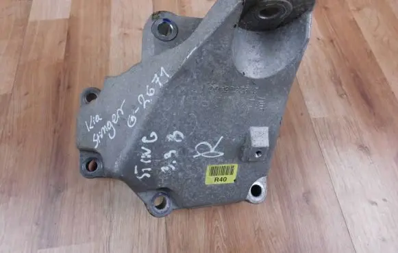 KIA Stinger Engine mounting bracket 21825J5400