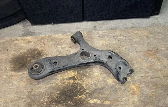Toyota Auris 150 Front lower control arm/wishbone