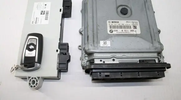 BMW 5 F10 F11 Engine ECU kit and lock set 8511385