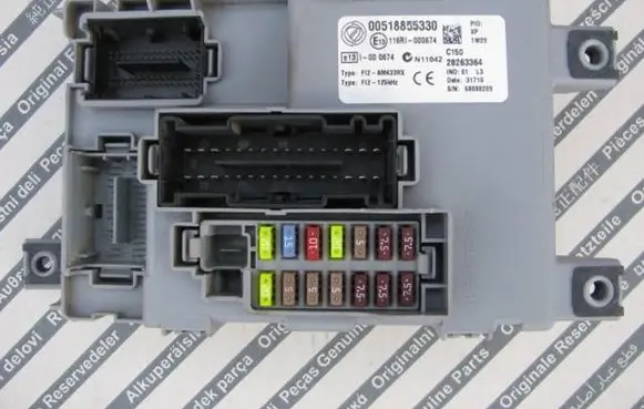 Fiat Doblo Fuse module 00518855330 28263364 116RI000674