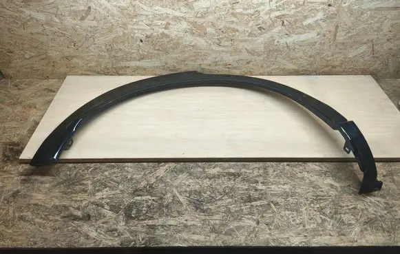 Rear fender molding trim