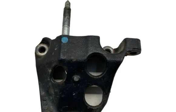 Engine mounting bracket