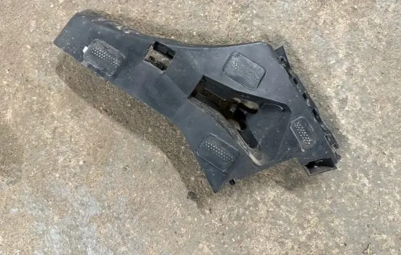 Mercedes-Benz A W176 Front bumper mounting bracket A1768850163