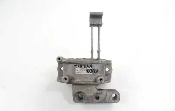 Volkswagen Tiguan Engine mount bracket 5Q0199262DE