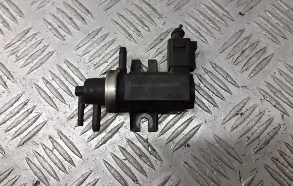 Skoda Octavia Mk1 (1U) Vacuum valve 1J0906627