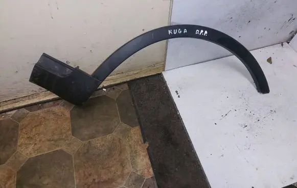 Ford Kuga I Front arch trim 8V41S16D238A
