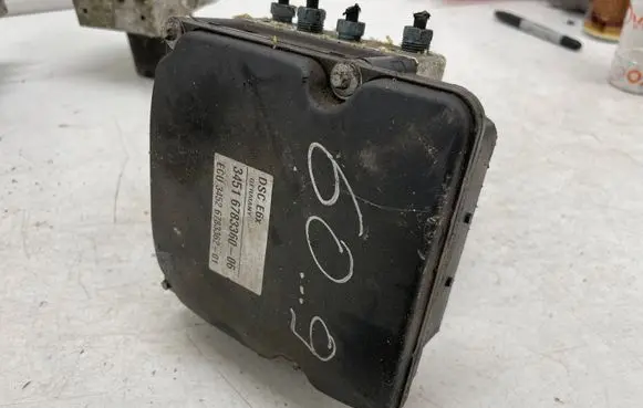 BMW 5 E60 E61 ABS Pump 6774679 6783360