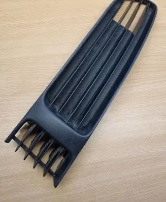 Volkswagen PASSAT B5 Front bumper lower grill 3B0853678