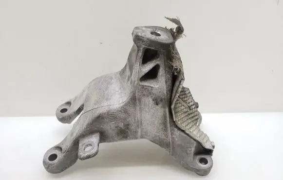 Audi A4 S4 B8 8K Engine mounting bracket 8K0199388