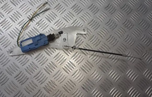 Suzuki Alto Sliding door latching motor 