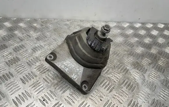 Engine mount bracket