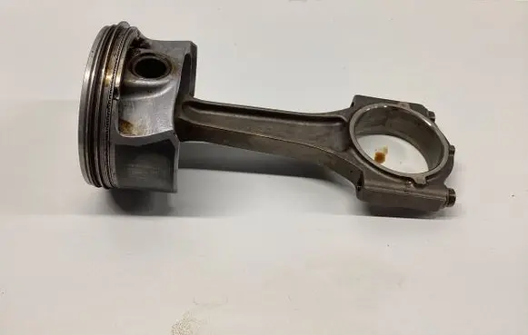 Dodge Challenger Piston with connecting rod