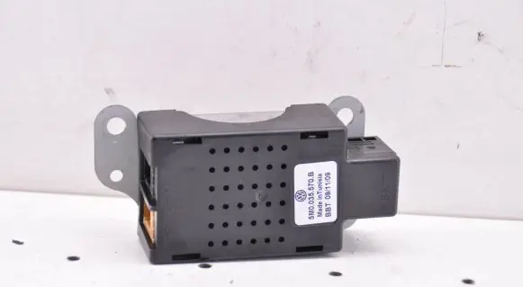 Volkswagen Golf VI Aerial antenna amplifier 5M0035570B
