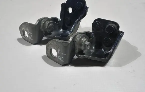 Ford Explorer VI Rear door hinge set 