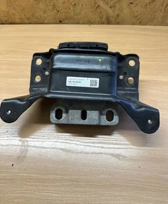 Skoda Octavia Mk3 (5E) Engine mount bracket 5Q0199555BG 25102017 X44AVP172815NK