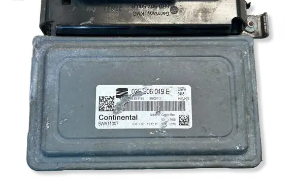 Volkswagen Polo V 6R Engine control unit/module 03E906019E 5WA11007