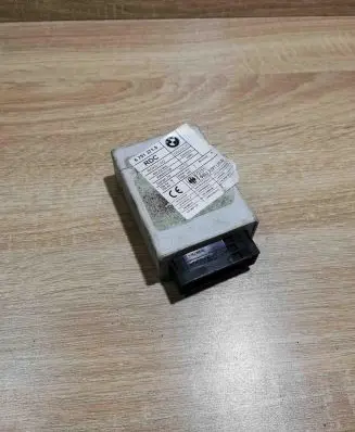 BMW 7 E38 Tire pressure control unit 6751371
