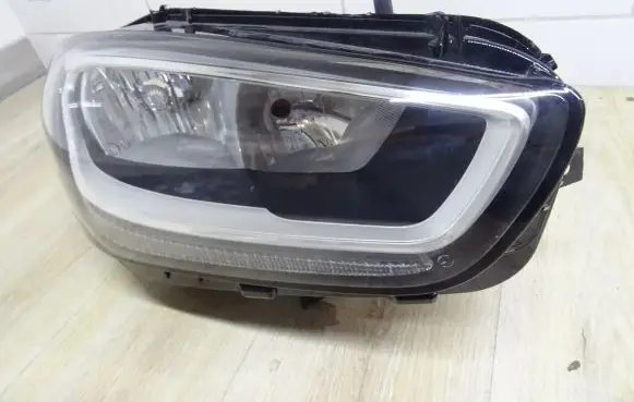 Mercedes-Benz Sprinter W906 Headlight/headlamp A4209060100