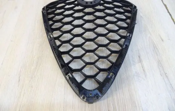 Alfa Romeo Giulietta Front bumper upper radiator grill 156119585