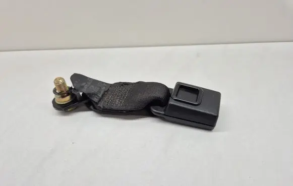 Mitsubishi Colt Middle seatbelt (rear) MN108304