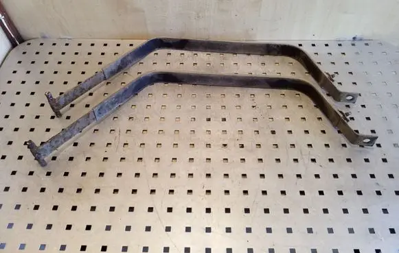 Peugeot 4007 Fuel tank mounting bracket 
