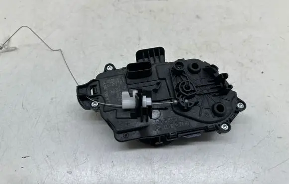 Volkswagen Caddy Sliding door lock 7LA843604P