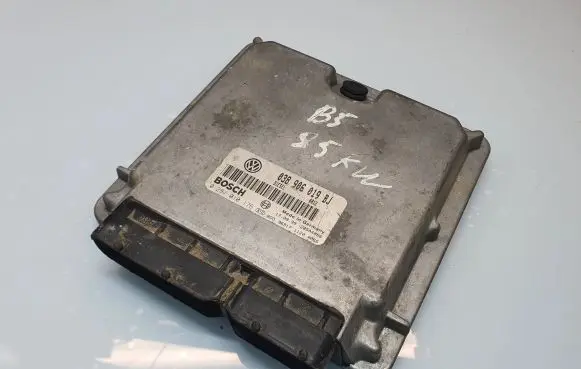 Volkswagen PASSAT B5 Engine control unit/module 038906019BJ 0281010176