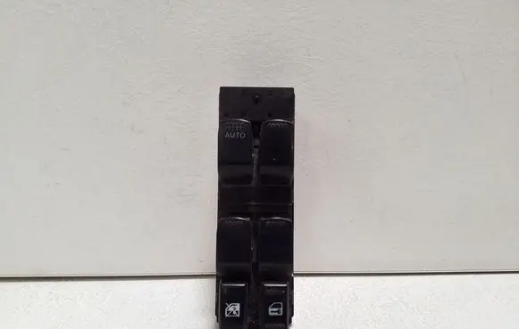 Suzuki Grand Vitara II Electric window control switch 64J202635T 64J20 2635T