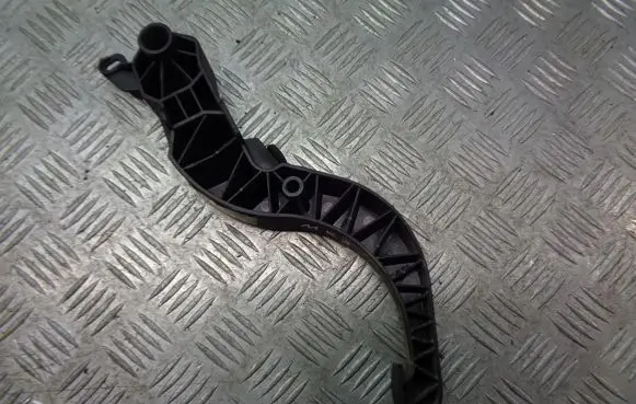 Ford Mondeo Mk III Accelerator throttle pedal bracket 1S712450