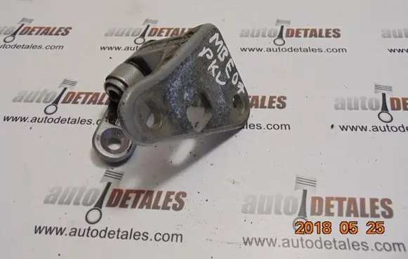 Mercedes-Benz E W211 Front door upper hinge