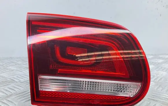 Volkswagen Eos Tailgate rear/tail lights 1Q0945093Q