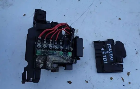 Seat Toledo IV (NH) Positive cable (battery) 