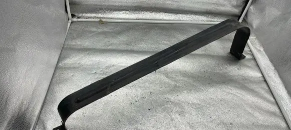 Fuel tank mounting bracket