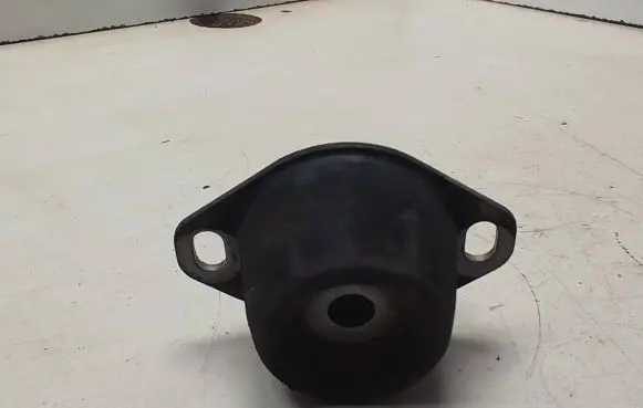 Peugeot 307 Engine mount bracket 962304910