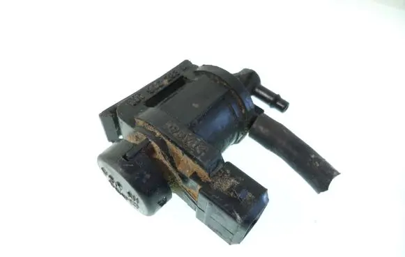 Audi A4 S4 B5 8D Turbo solenoid valve 1J0906283A