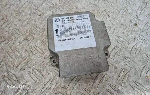 Volkswagen Touran I Airbag control unit/module 1T0909605 5WK43150